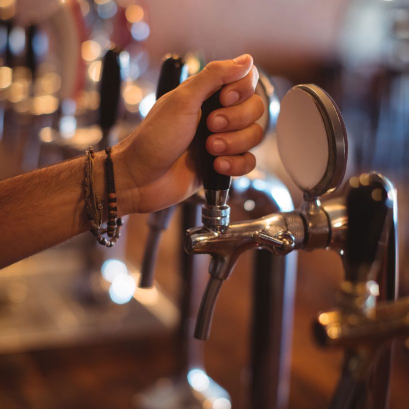 camarero-bar-la-bodega